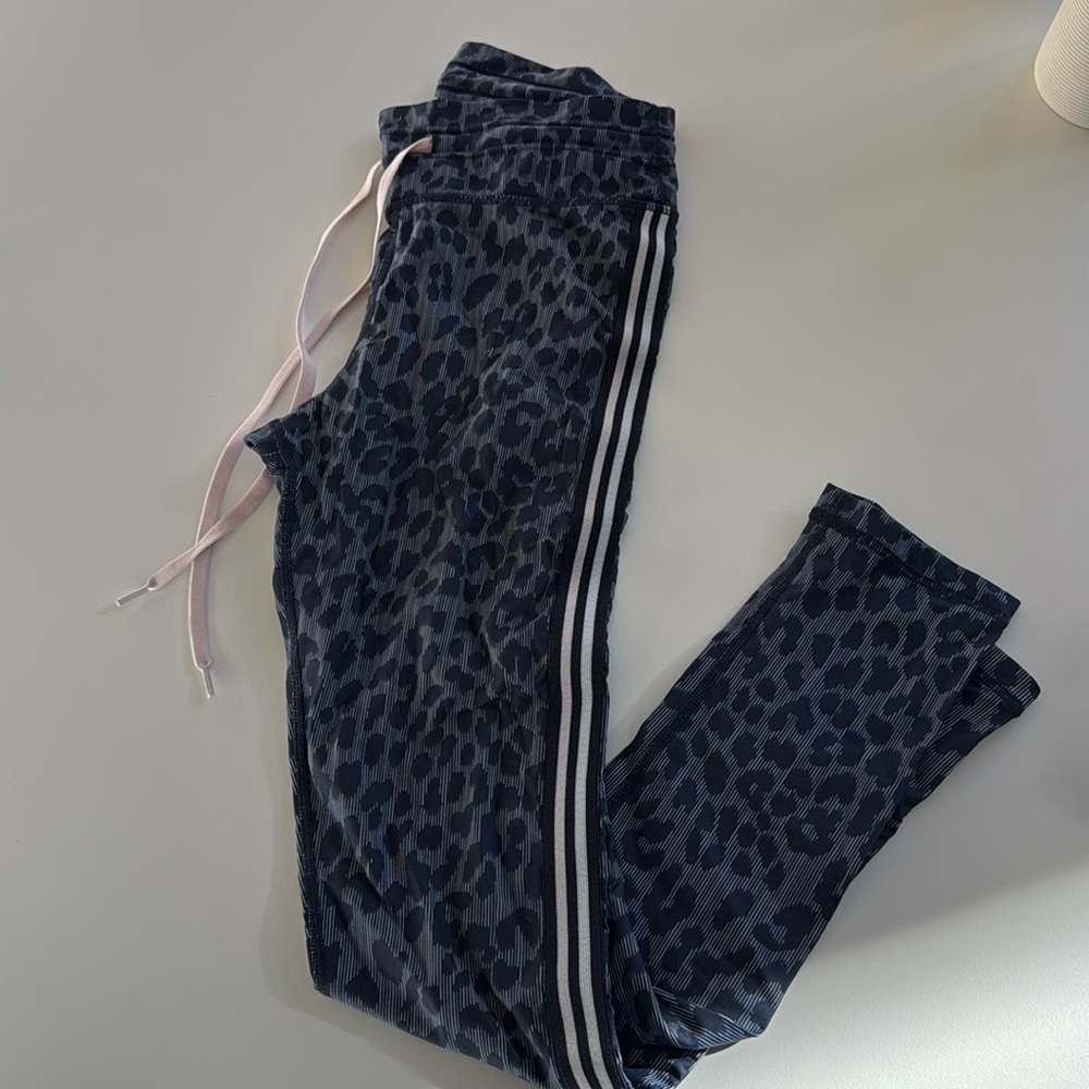 Upside blue leopard leggings